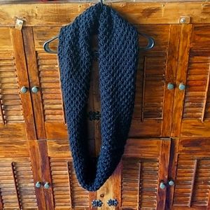 Old Navy large knit black scarf